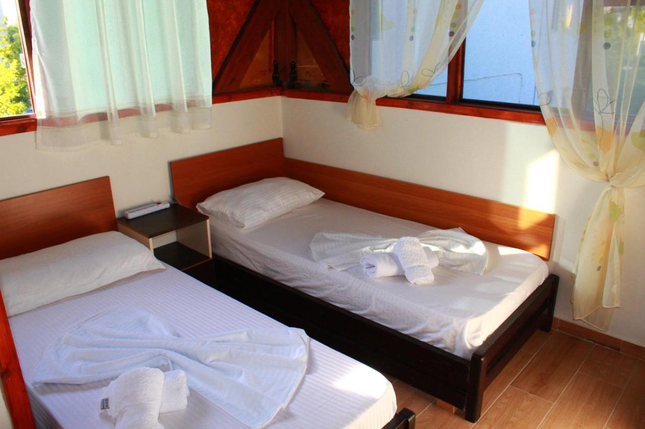 Bed and Breakfast 2 Kitarat Bb Влёра Экстерьер фото