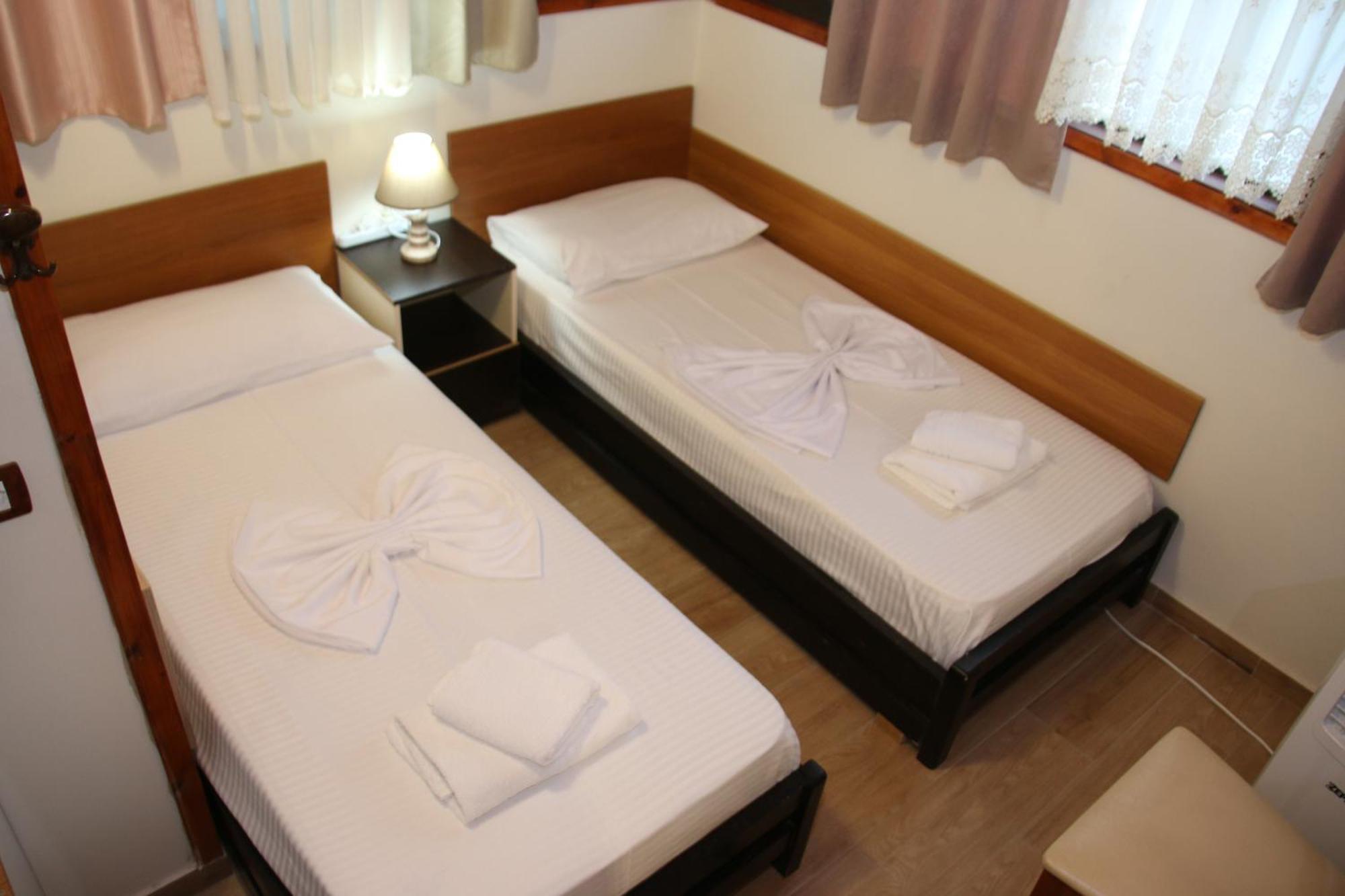 Bed and Breakfast 2 Kitarat Bb Влёра Экстерьер фото